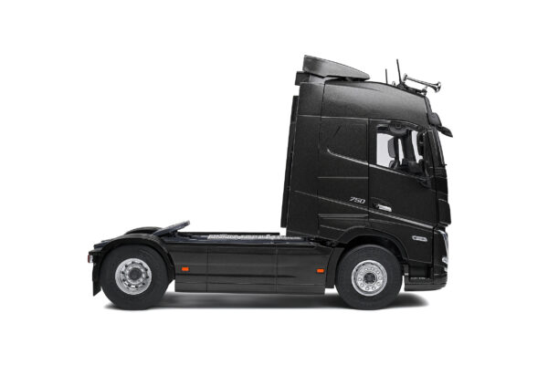 CAMION VOLVO FH GLOBETROTTER XL 2021 BLACK ESCALA 1:24 - Imagen 5